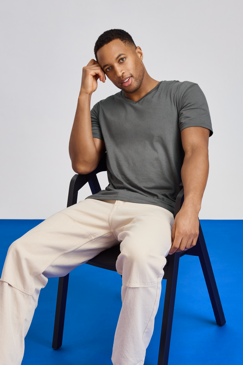 GI64V00 - SOFTSTYLE® ADULT V-NECK T-SHIRT