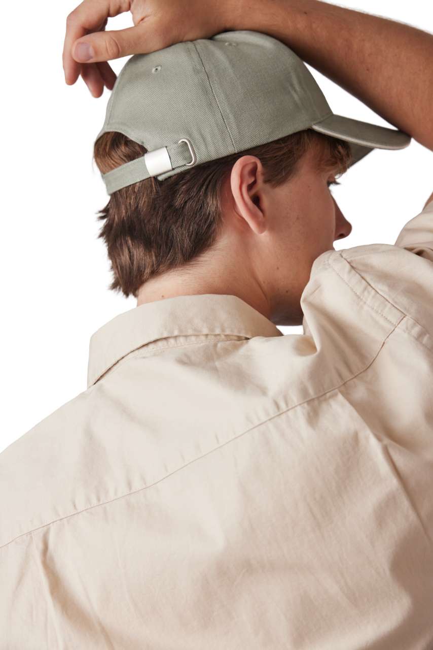 KP198 - CAP IN ORGANIC COTTON WITH CONTRASTING SANDWICH PEAK - 6 PANELS