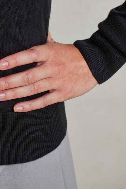 PR696 - WOMEN'S KNITTED V-NECK SWEATER